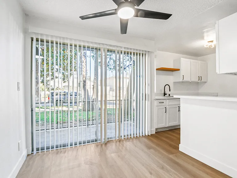 10310 Regent — Photo 26