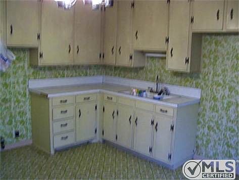5th image of 919 N San Jose Dr