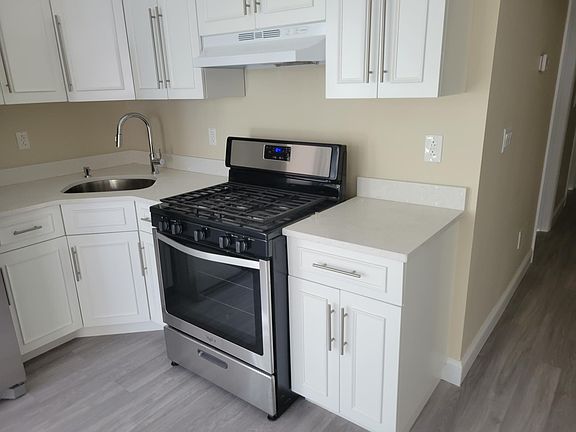 3rd image of 111 Rockaway Blvd #2