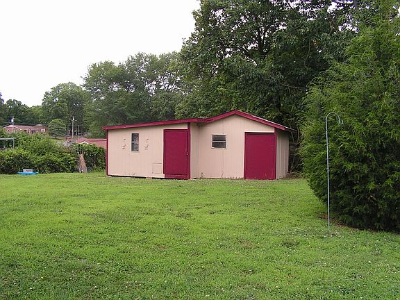 4th image of 305 Fulton Dr
