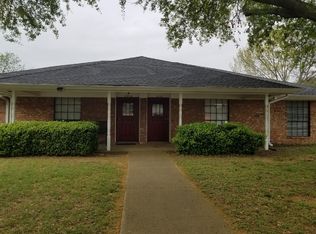 2804 Springhaven Ct, Bedford, TX 76021