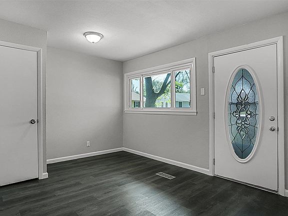 4th image of 10525 Lothian Cir