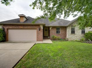 712 Silver Streak Rd, Nixa, MO 65714