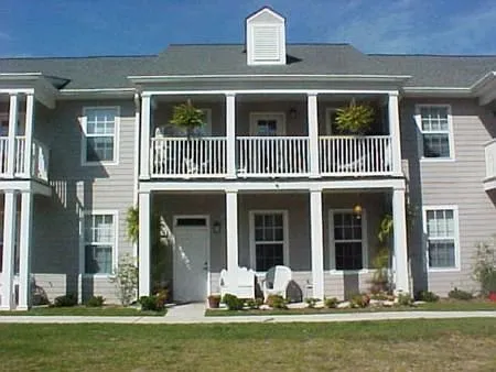 3 bed, 2.5 bath, 1552 sqft, $1,893 — Photo 1