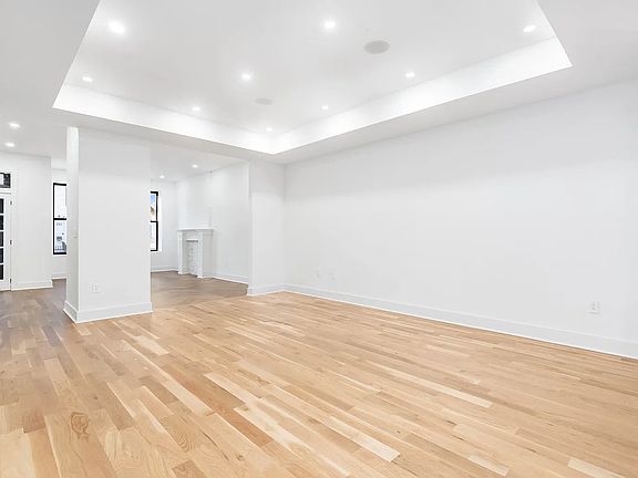 3rd image of 190 Moffat St Floor 2