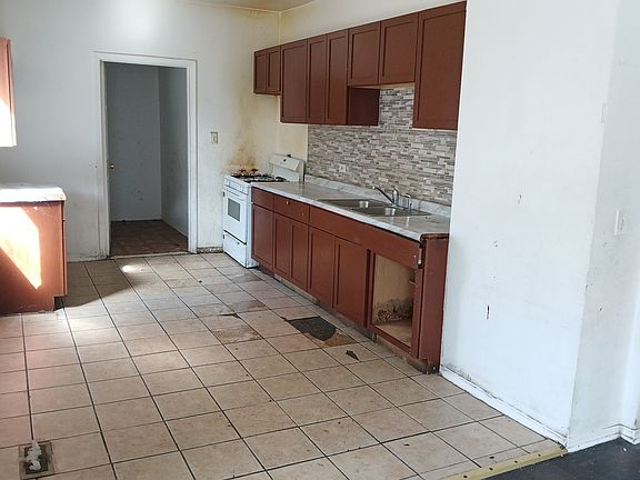5th image of 7804 S Ellis Ave