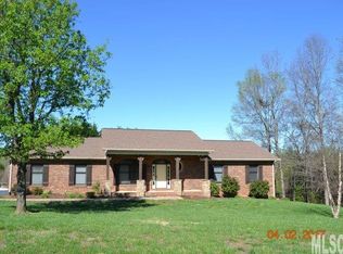 1089 Oak Creek Dr, Conover, NC 28613