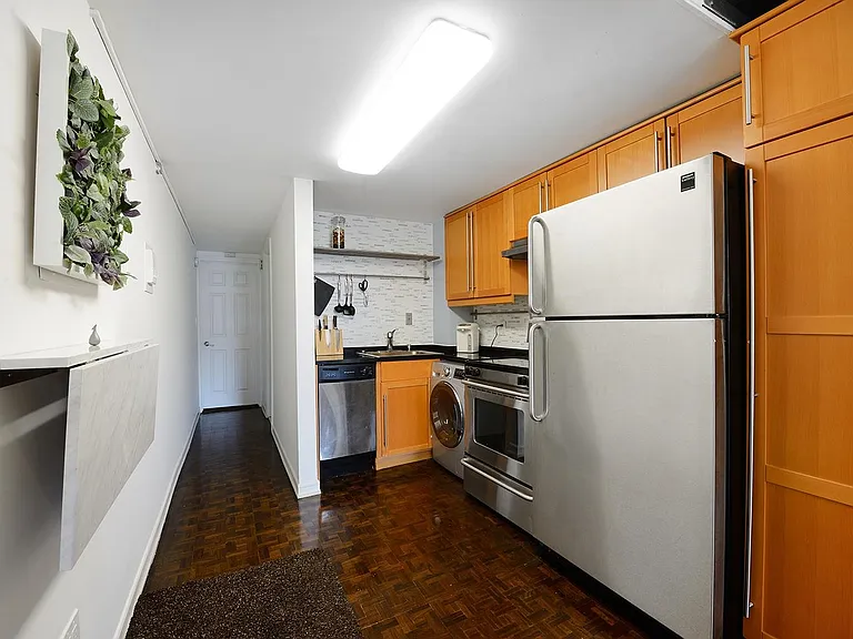 212 9th St #4B — Photo 4