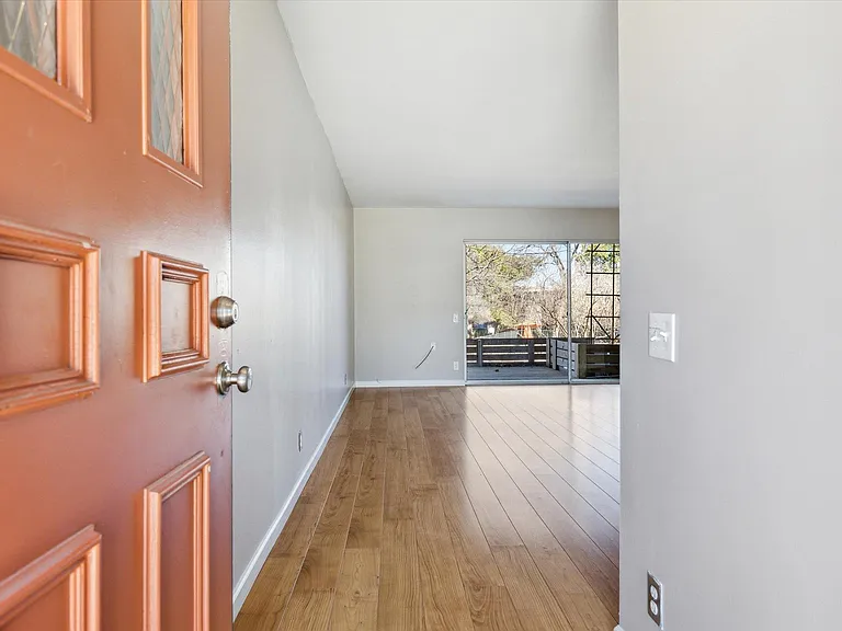 1304 Mariposa Dr #104 — Photo 3