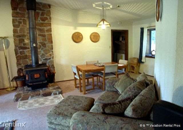 Welcome to this Cozy Angel Fire Retreat!