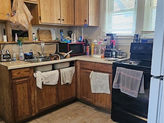 5th image of 307-311 N 8th St