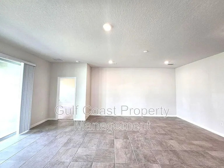 611 160th St E — Photo 7