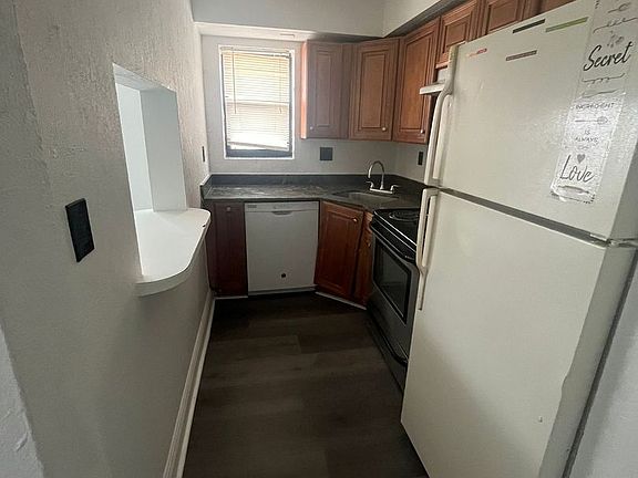 3rd image of 1530 NE 136th St #4