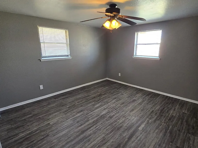 864 E Steed Dr — Photo 5