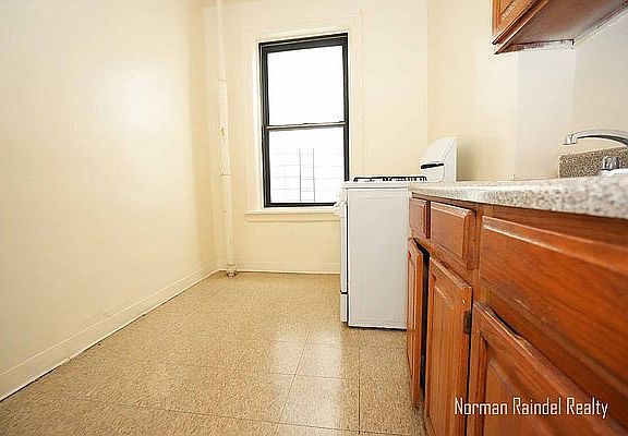 4th image of 525 Rockaway Pkwy #C1
