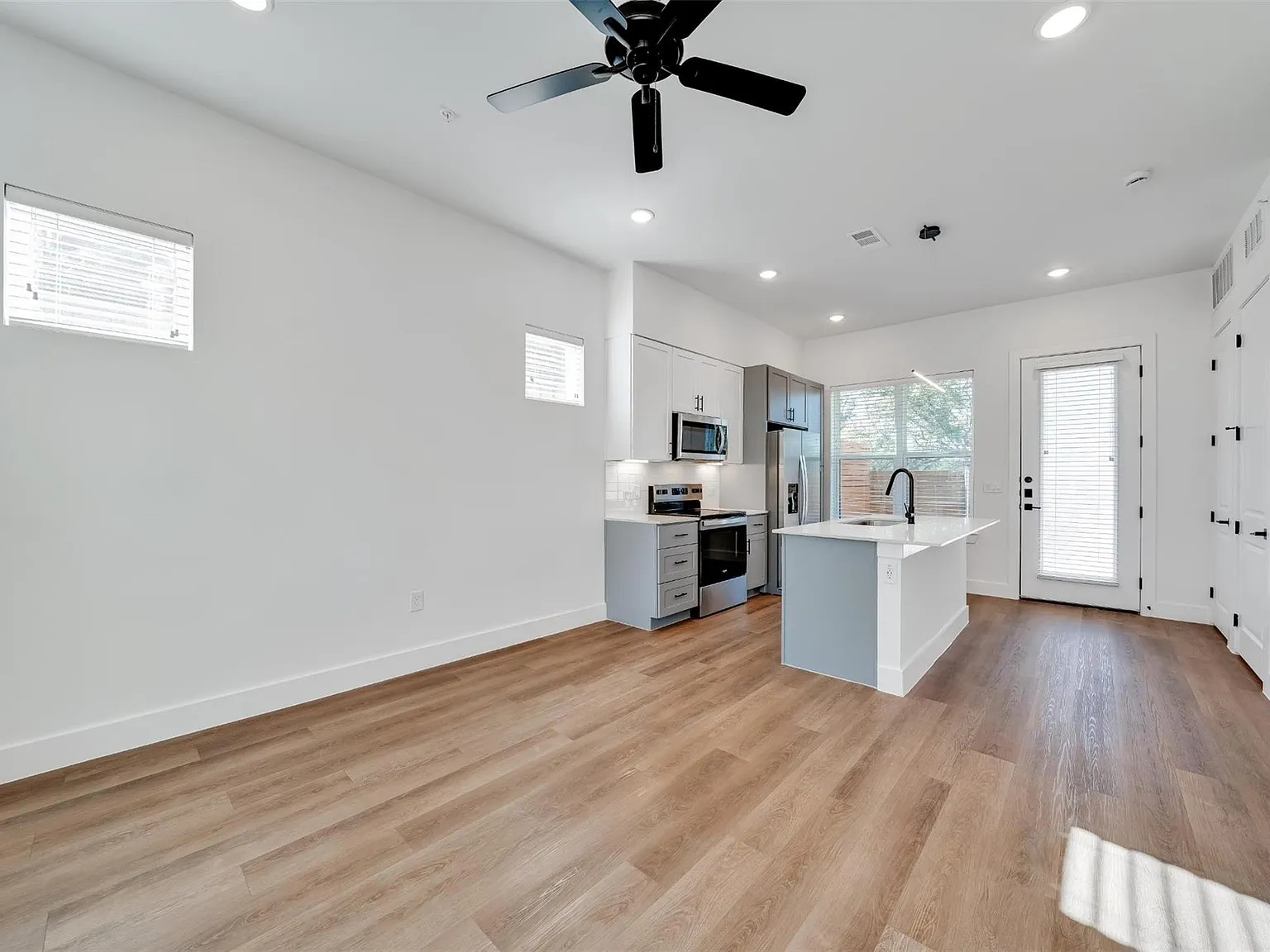 1 bed, 1.0 bath, 707 sqft, $1,545 — Photo 4