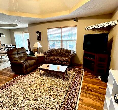 5th image of 722 Shelley Street