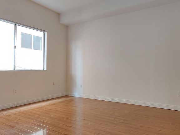 5th image of 7035 Lanewood Ave #202