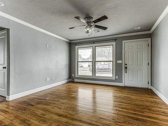 3rd image of 1417 Laverne Ave