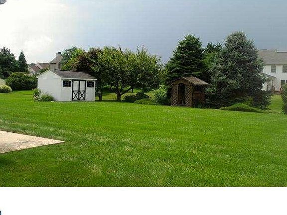 4th image of 32 Peninsula Ct
