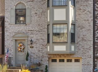 717 Windvue Dr, Pittsburgh, PA 15205