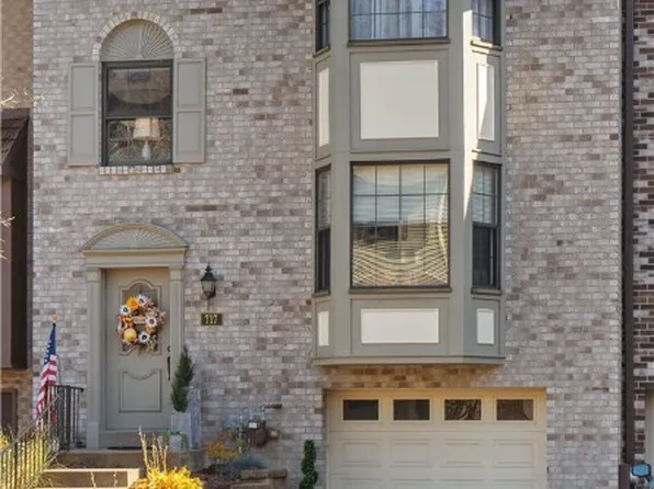 717 Windvue Dr, Pittsburgh, PA 15205