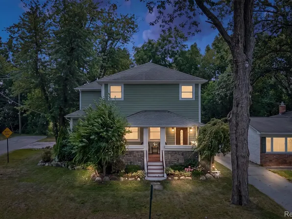 2159 Avondale St, Sylvan Lake, MI 48320