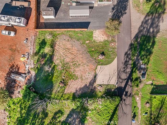 4th image of 772 Willow St