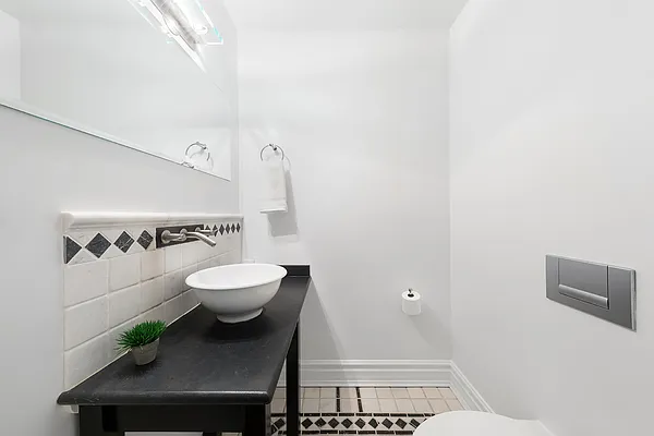 Sold by Compass | media 17
