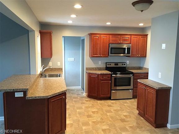 4th image of 37 E Hillsdale Ave