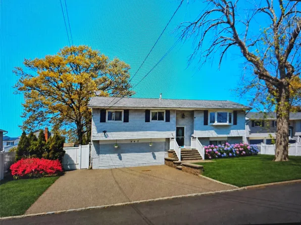 367 Erlanger Boulevard, North Babylon, NY 11703