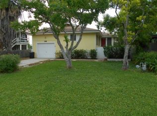 624 S Magnolia St, Rockport, TX 78382