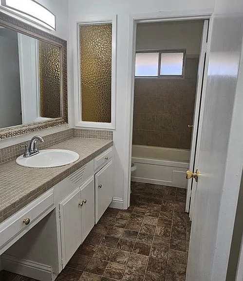 5901 S Land Park Dr — Photo 4