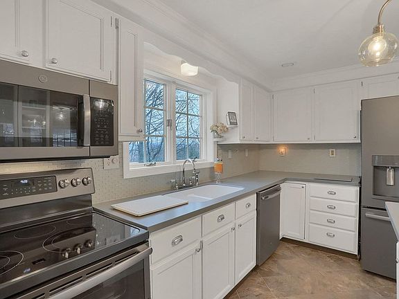 2nd image of 1038 W 8th Ave S