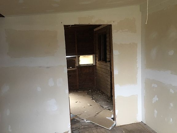 4th image of 509 SE 35th St