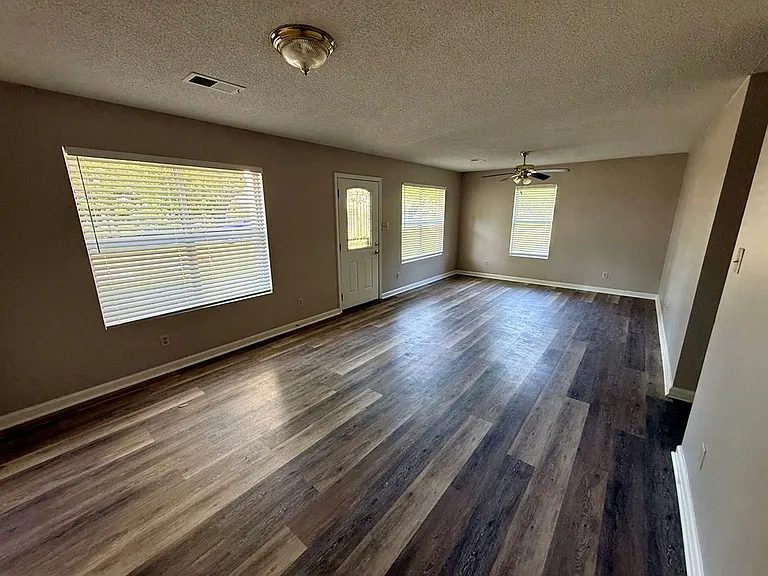 213 Randolph St — Photo 4