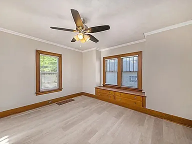 441 Forest St — Photo 4