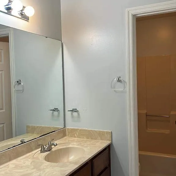103 Sleepy Ln — Photo 7