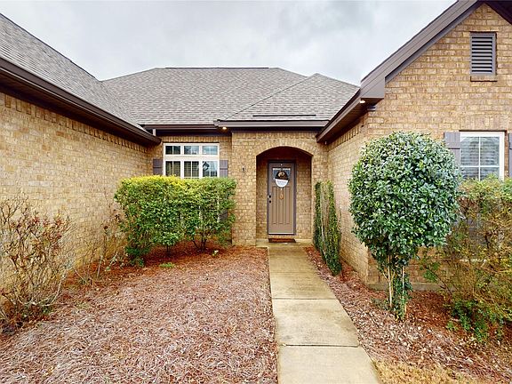 3rd image of 150 Village Ct
