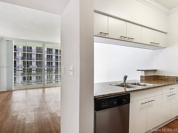 2nd image of 1752 N Bayshore Dr #37M