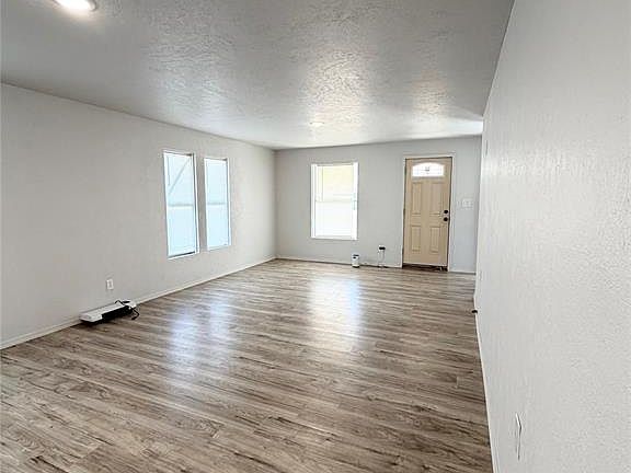 4th image of 214 W Dorothy St