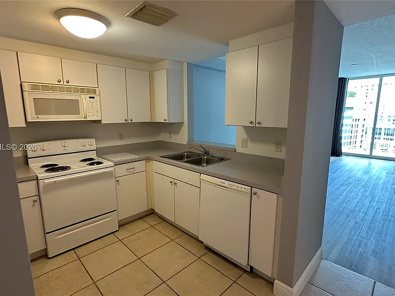 1250 S Miami Ave #1012 — Photo 4