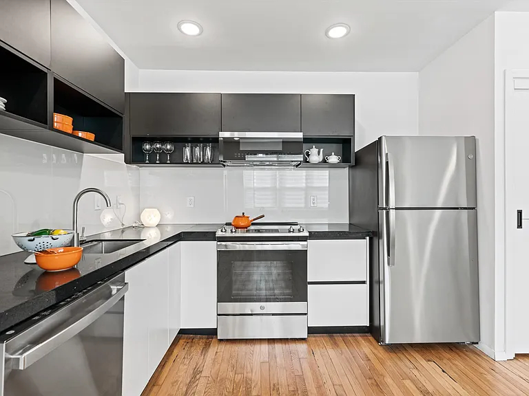 1504 Perry St #207 — Photo 6