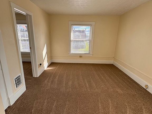 5th image of 202 E Kline St APT 2