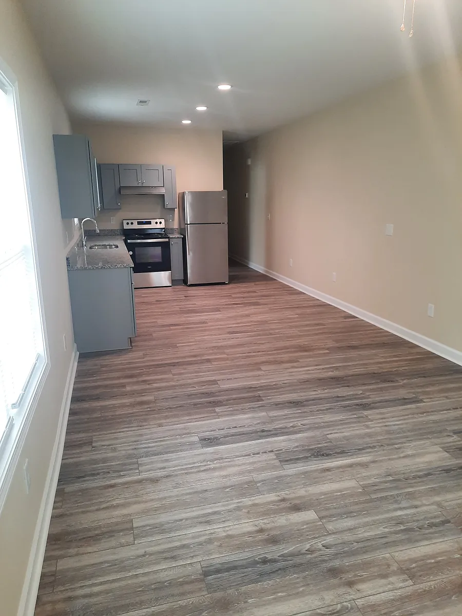 Building Photo - 1330 Hillsboro St #B