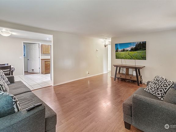 5th image of 7507 191st Avenue E