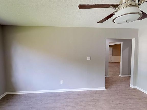 4th image of 3033 Cortez Dr