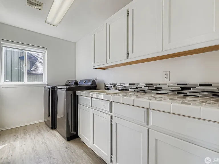 3921 High St — Photo 14