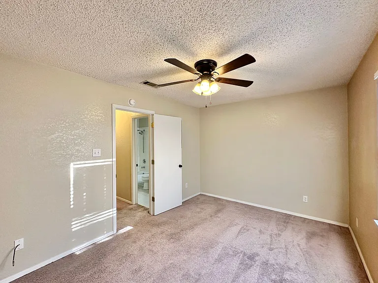 401 W Lincoln Ave — Photo 23
