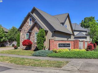 3435 Meadow View Dr, Eugene, OR 97408